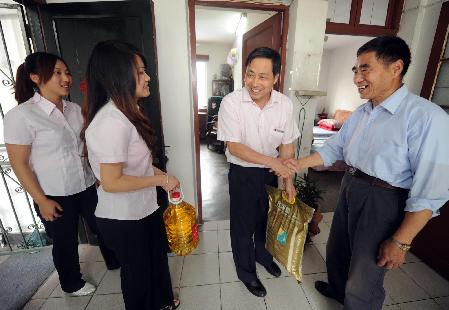 十年社工老帶新 服務(wù)精神代代傳