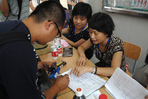 安置點里尋親人