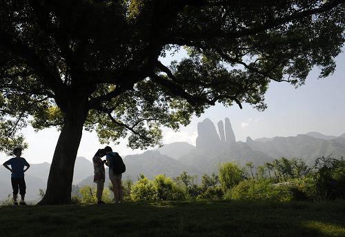保護(hù)世界自然遺產(chǎn) 浙江江郎山“休游”一日