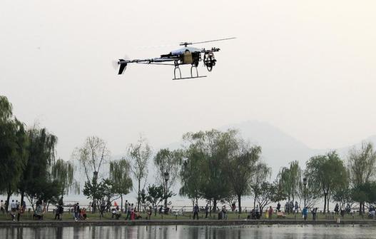 杭州試飛警用搖桿直升機(jī)“護(hù)駕”西湖煙花大會(huì)