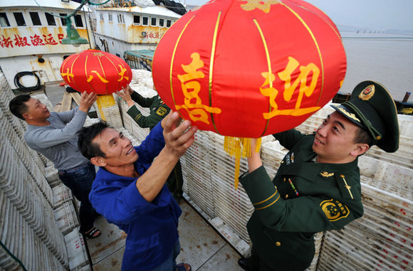 浙江各地干部、群眾收看“十八大”開幕式