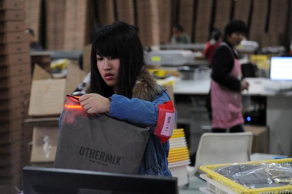 迎戰網購的狂歡：實拍“光棍節”的杭州商家