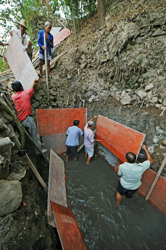 浙江新昌遭遇空前旱災 山民飲水告急展開救援