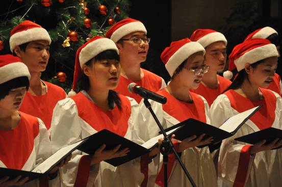 杭州海外?；使诩偃站频昱e行圣誕點燈儀式吸引市民們前往