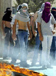 Israel, Palestinians clash in Jenin; UN backs Arafat