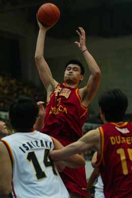 Yao inspires China into semi-finals