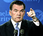 Bush's security chief resigns 