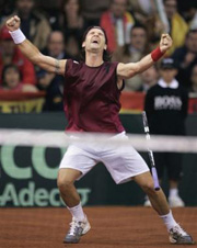 Spain wins Davis Cup as Moya tops Roddick