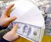 Dollar drops on reserves concerns 