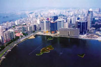 Macao hosts record high visitor arrivals in 2004