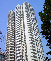 Shanghai strives to cool property prices 