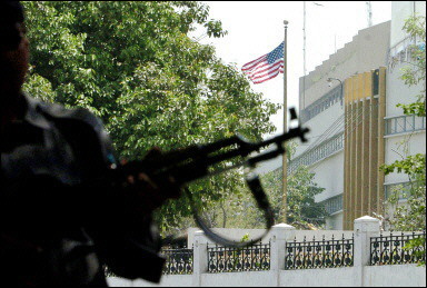 The United States kept its consulate in the troubled Pakistani city of Karachi closed for a second day after receiving a security threat, an official said.(AFP/ Aamir Qureshi)