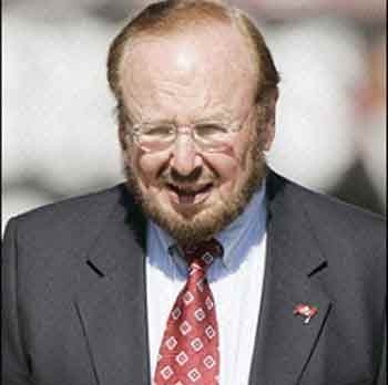 US tycoon Malcolm Glazer was on the verge of completing a takeover of Manchester United after announcing he now holds 74.8 percent of the shares in the English Premiership side(AFP