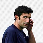 Figo accepts Liverpool offer