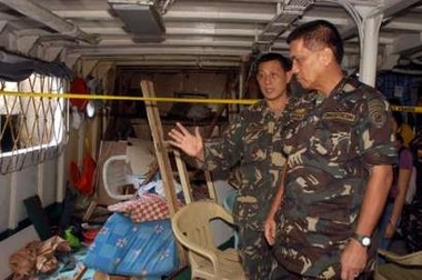 Island commander Brigadier General Raymundo Ferrer (L) gestures as he briefs southern military chief Lieutenant General Alberto Braganza at the site of an explosion on the lower level of a passenger ferry in Basilan island in the southwestern Philippines August 28, 2005. 