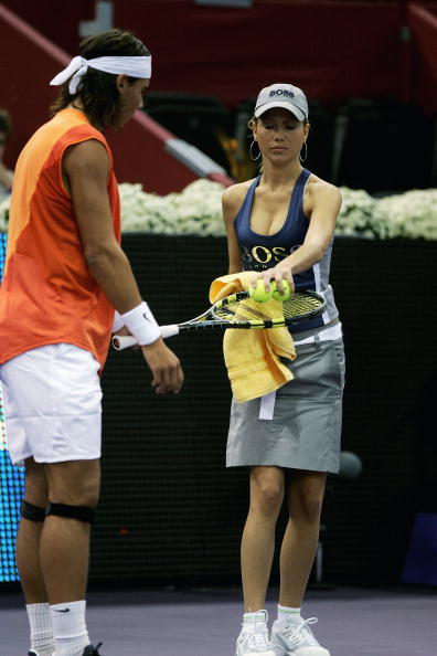 One of the models who have replaced the traditional ball boys at the Masters Series Madrid tournament, runs with tennis balls during the final match in Madrid, October 23, 2005. [sina]
