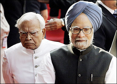 Indian Prime Minister Manmohan Singh (R) and Foreign Minister Natwar Singh (L) watch during the ceremonial reception for visiting Czech Republic President Vaclav Klaus at the Presidential Palace in New Delhi.