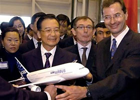 Premier Wen Jiabao (2nd L) holds a model of the Airbus A380 plane during a visit to an Airbus plant with head of the A380 programme Charles Champion (R) and EADS Co-Chief Executive Noel Forgeard (2nd R) in Toulouse, southwestern France December 4, 2005.