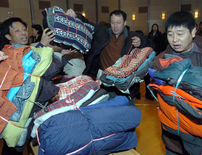 From the president to residents, millions in China are donating money and material to the needy, especially as the winter chill tightens its grip across the country.