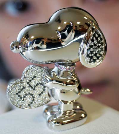 FPlatinum Snoopy figurine encrusted with diamonds is displayed in Tokyo n REUTERS s X90018 x 3A platinum Snoopy figurine encrusted with black, white and pink diamonds is displayed at a Tokyo department store December 15, 2005. The 50 mm-tall Snoopy, with a production limit of 10, carries a price tag of 5.5 million yen ($46,903). Snoopy celebrates its 55th anniversary this year. 