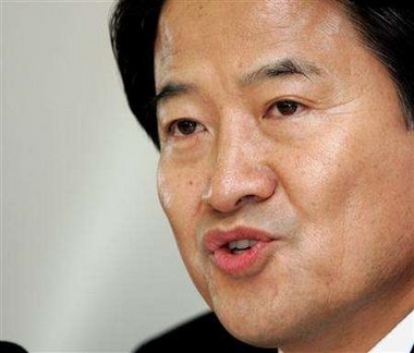 South Korean Unification Minister Chung Dong-young answers a reporter's question during a news conference in Seoul December 27, 2005.