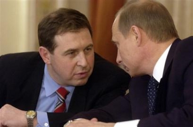 Russian President Vladimir Putin, right, speaks with his top economic adviser Andrei Illarionov in the Novo-Ogaryovo residence outside Moscow, April 9, 2004.