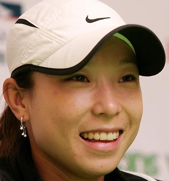 Zheng Jie of China speaks during a news conference at the Champions Challenge tennis tournament in Hong Kong January 6, 2006. Serena Williams of the U.S. on Friday withdrew from the semi-final match against Zheng after suffering an injury on her knee.