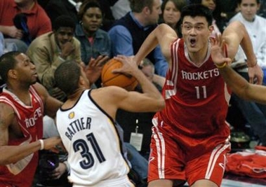 Houston Rockets' Yao Ming vies for a loose ball with the Memphis Grizzlies Shane Battier (31) and the Rockets' Tracy McGrady, left, in the third quarter of NBA basketball action on Monday, Jan. 30 2006 in Memphis, Tenn.