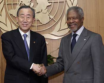 South Korean Foreign Minister Ban Ki-moon (L) meets U.N. Secretary-General Kofi Annan at the United Nations in New York in this January 18, 2006 file photo. Ban will run for the post of U.N. secretary-general, the ministry said on February 14, 2006, becoming one of the few declared candidates to succeed Annan.