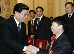 輪椅“活雷鋒” 王樹明報告會在京舉行，黃菊會見報告團