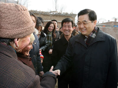 Hu celebrates New Year with Yan'an people