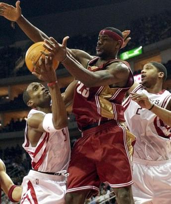 Yao Vs LeBron: Rockets blast Cavaliers 90-84