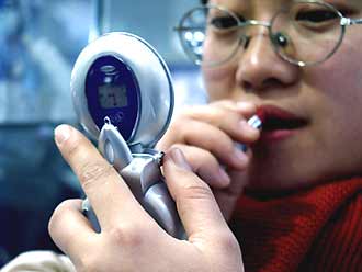 Mobile sector maintains fast growth 