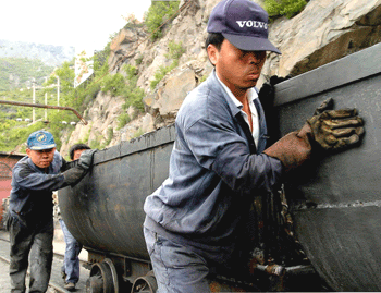 Rescue work under way, 10 coal miners trapped