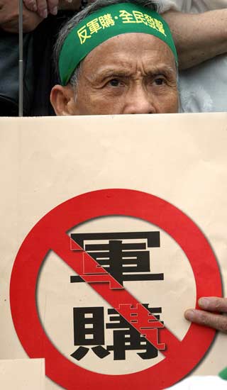 Taiwanese protest against planned arms deal