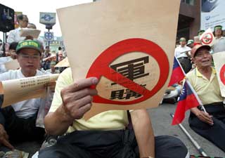 Taiwanese protest against planned arms deal