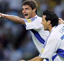 Giant-killer Greece stun France to reach semis