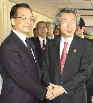 Wen told Koizumi: Shrine visits hurts ties