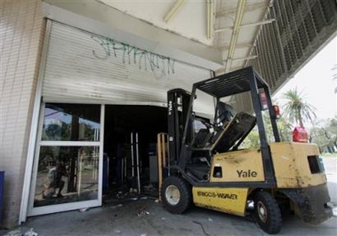 New Orleans police told to stop looters