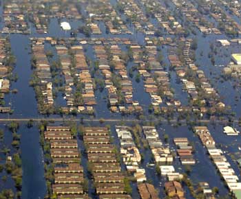 Harricane Katrina hits US