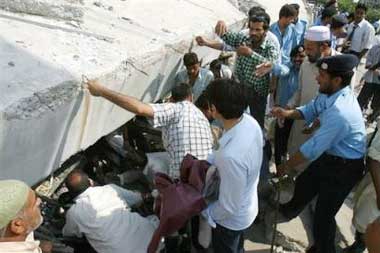 Earthquake kills 3,000 in South Asia