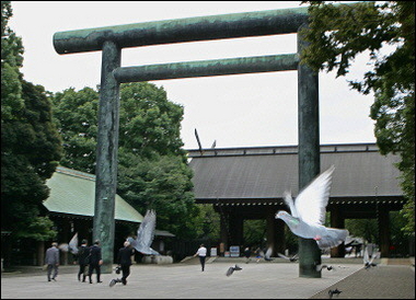 Japan's Koizumi to visit war shrine on Monday