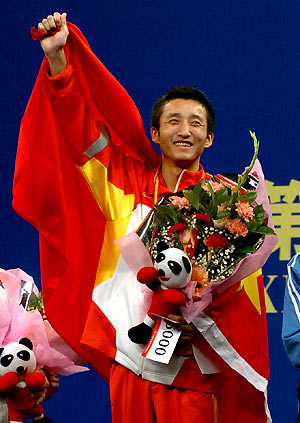 Zou wins China's first world boxing title