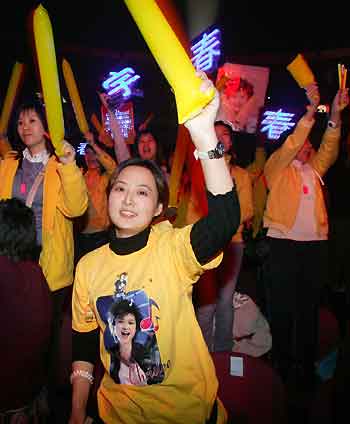 Super Girls perform in Shanghai