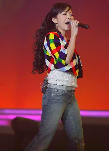 Super Girls perform in Shanghai