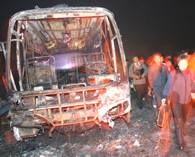 Bus self-ignites in Hubei