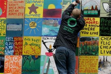 China vows to cut greenhouse gases