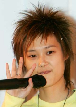 Li Yuchun attends Xmas celebration in HK