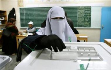 Hamas and Fatah face off in Palestinian vote