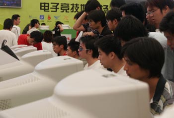 Number of Web users in China surpasses 111m